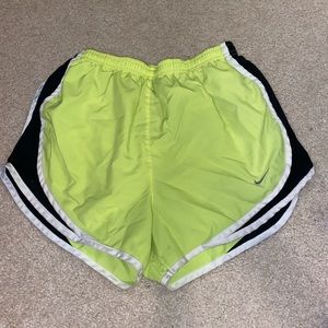Women’s Nike shorts size small. Great condition